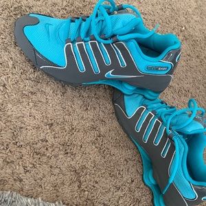 Teal and grey Nike shox size 8